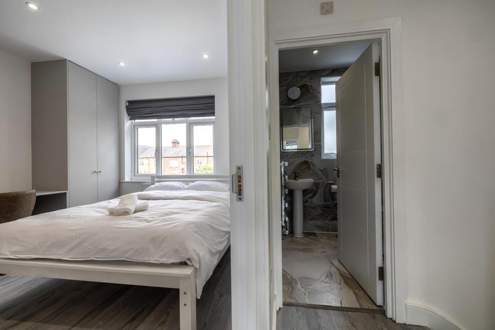 Modern Home With Driveway Parking For 2 Vehicles, Near Tottenham Hotspur Stadium, White Hart Lane Train Station Londra Dış mekan fotoğraf