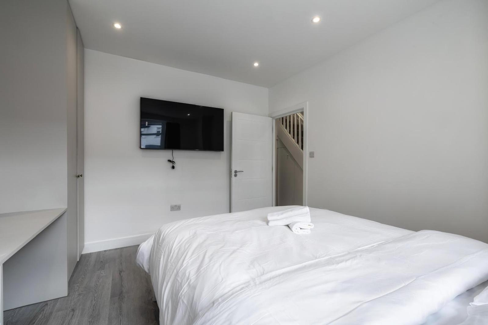Modern Home With Driveway Parking For 2 Vehicles, Near Tottenham Hotspur Stadium, White Hart Lane Train Station Londra Dış mekan fotoğraf