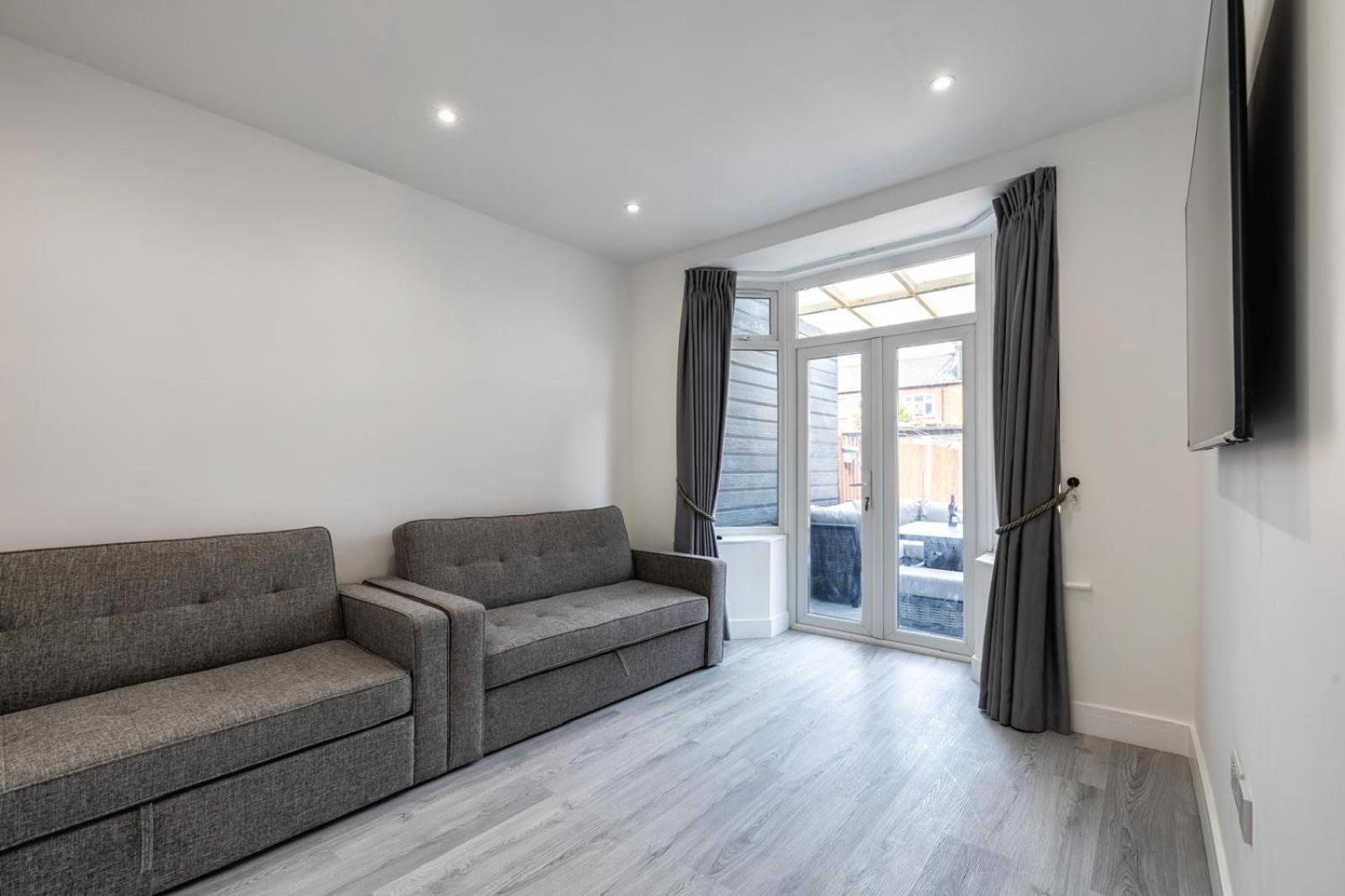 Modern Home With Driveway Parking For 2 Vehicles, Near Tottenham Hotspur Stadium, White Hart Lane Train Station Londra Dış mekan fotoğraf