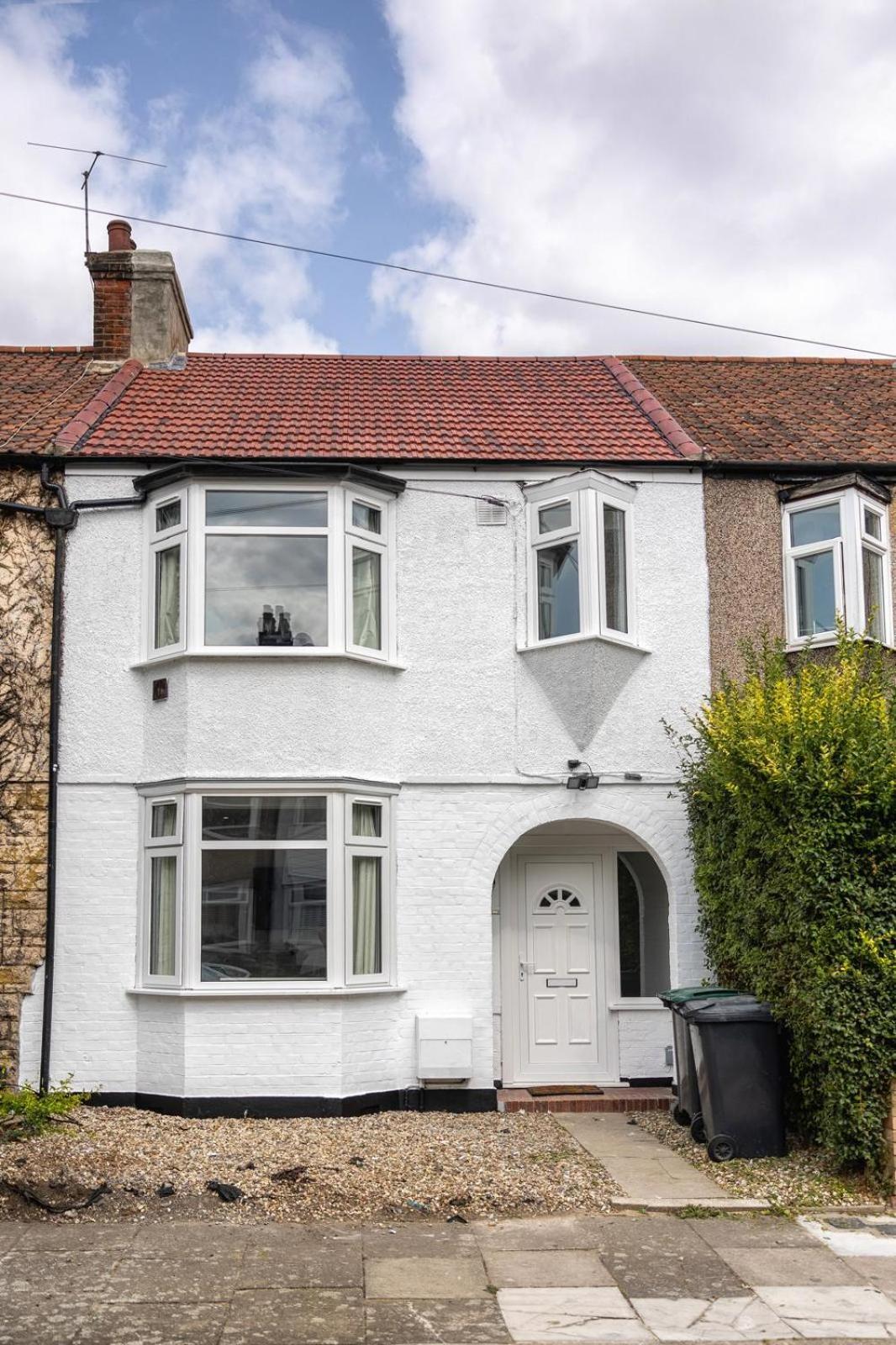 Modern Home With Driveway Parking For 2 Vehicles, Near Tottenham Hotspur Stadium, White Hart Lane Train Station Londra Dış mekan fotoğraf